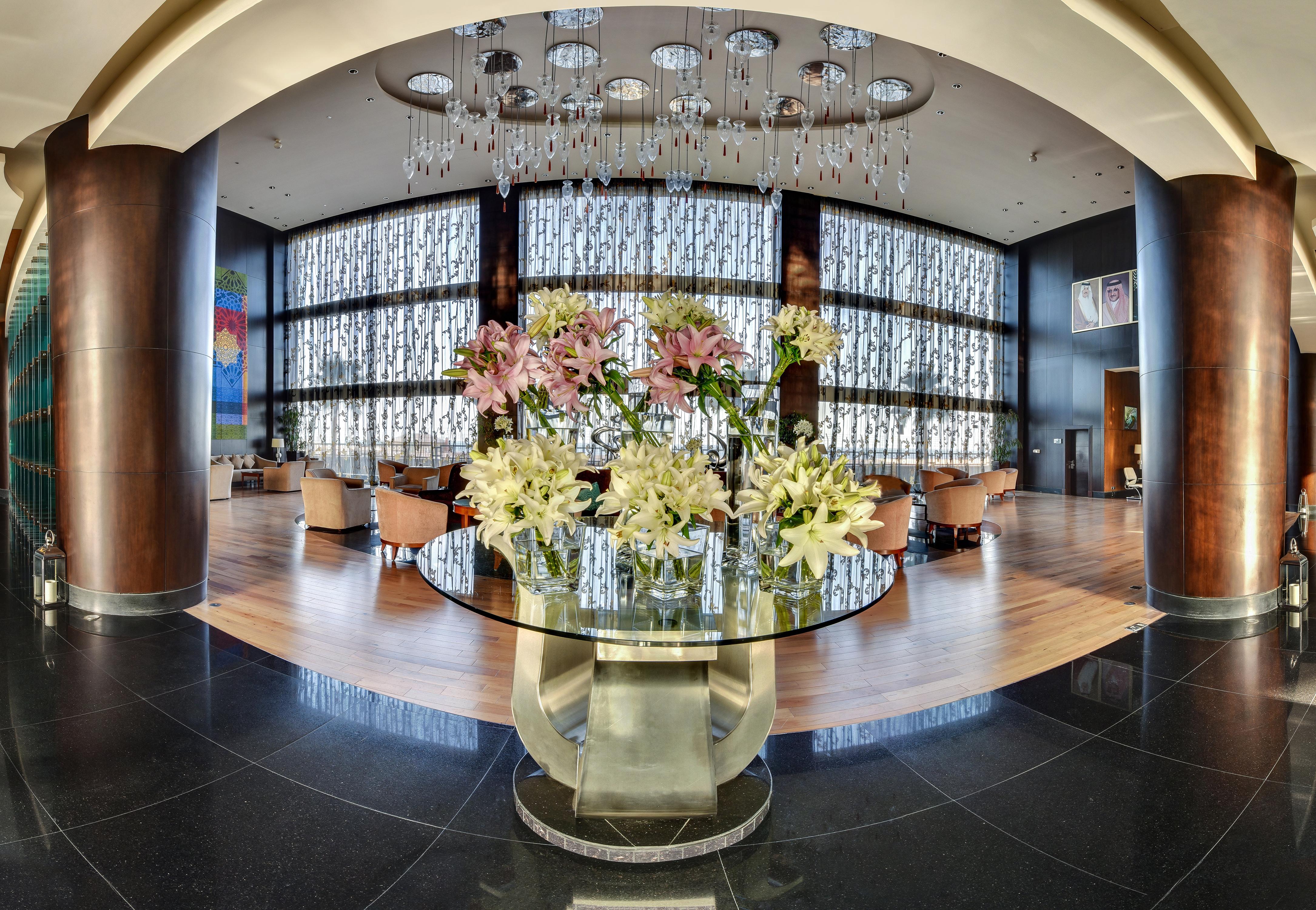 소피텔 알 코바 더 코르니쉬 알크호바르 외부 사진 The lobby of the hotel