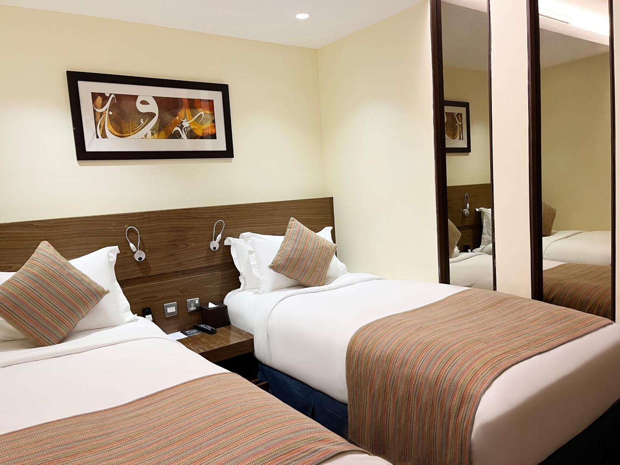 소피텔 알 코바 더 코르니쉬 알크호바르 외부 사진 A typical room at the hotel