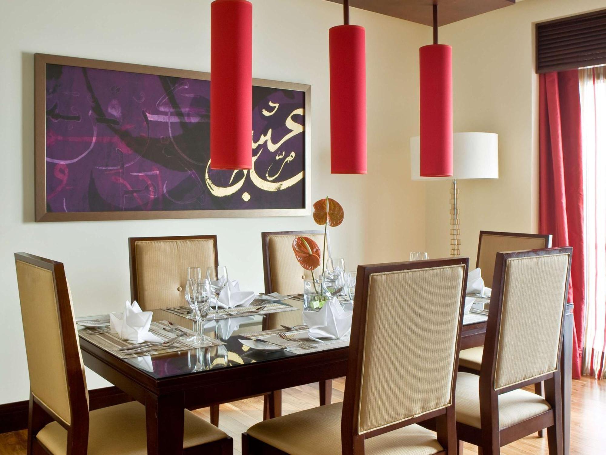 소피텔 알 코바 더 코르니쉬 알크호바르 외부 사진 A dining room
