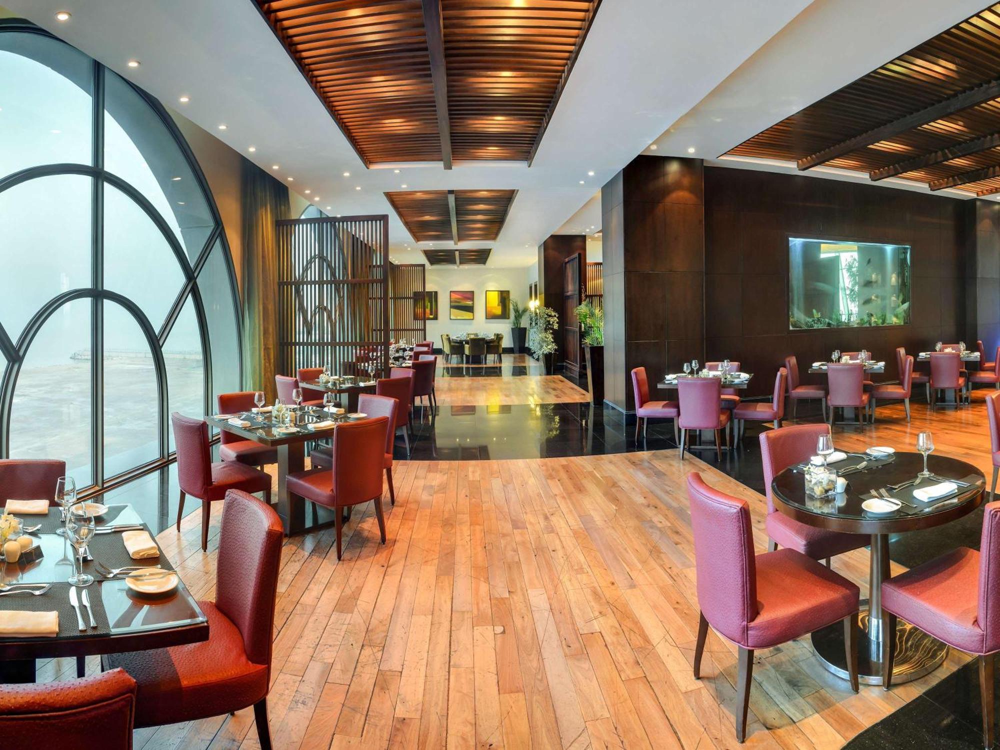 소피텔 알 코바 더 코르니쉬 알크호바르 외부 사진 The restaurant