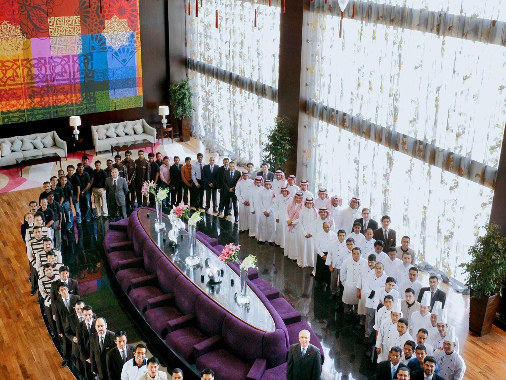 소피텔 알 코바 더 코르니쉬 알크호바르 외부 사진 The staff of the Ritz-Carlton, DIFC, Dubai